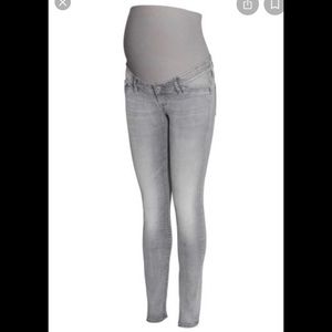 H&M Grey Maternity Jeans - Size 6